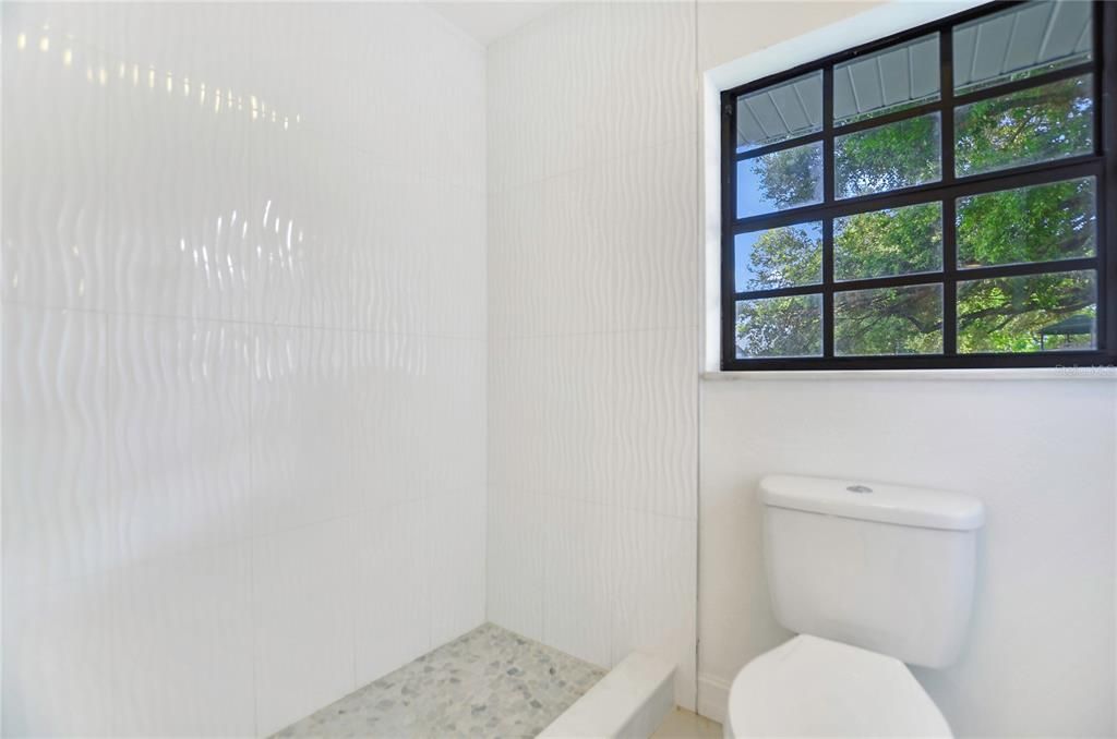 最近售出: $599,900 (6 贝兹, 3 浴室, 4640 平方英尺)