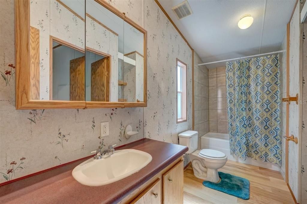 最近售出: $169,000 (4 贝兹, 2 浴室, 1296 平方英尺)