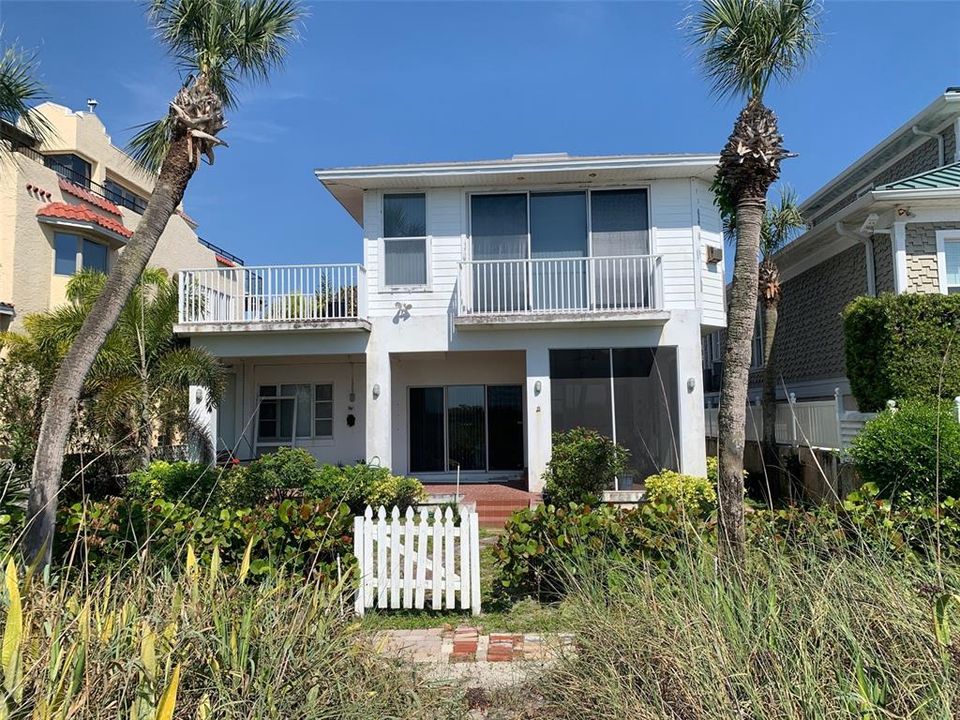 Recently Sold: $2,900,000 (4 beds, 3 baths, 1999 Square Feet)