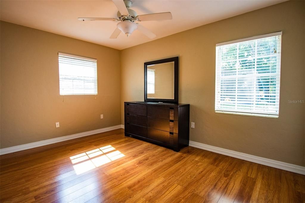 Recently Sold: $227,000 (2 beds, 1 baths, 1129 Square Feet)