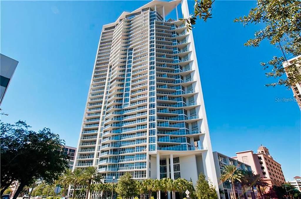 Recently Sold: $875,000 (2 beds, 2 baths, 1269 Square Feet)