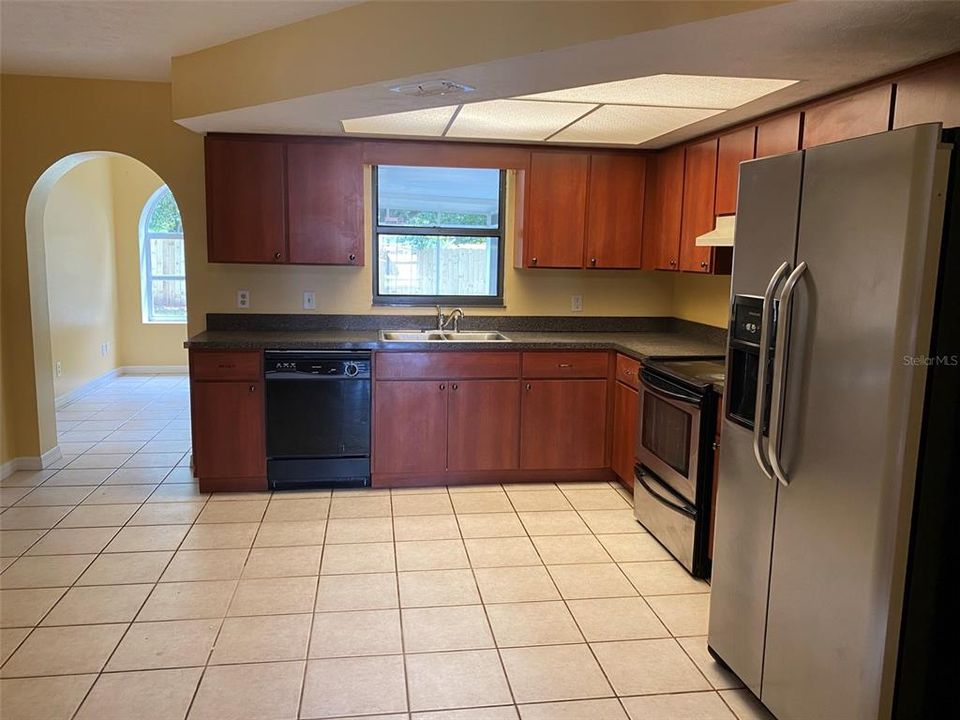 Recently Sold: $220,000 (2 beds, 2 baths, 1408 Square Feet)