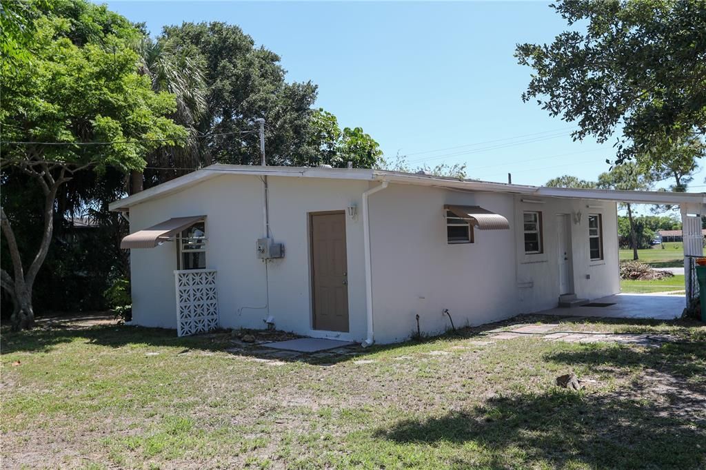 Recently Sold: $150,000 (2 beds, 1 baths, 897 Square Feet)