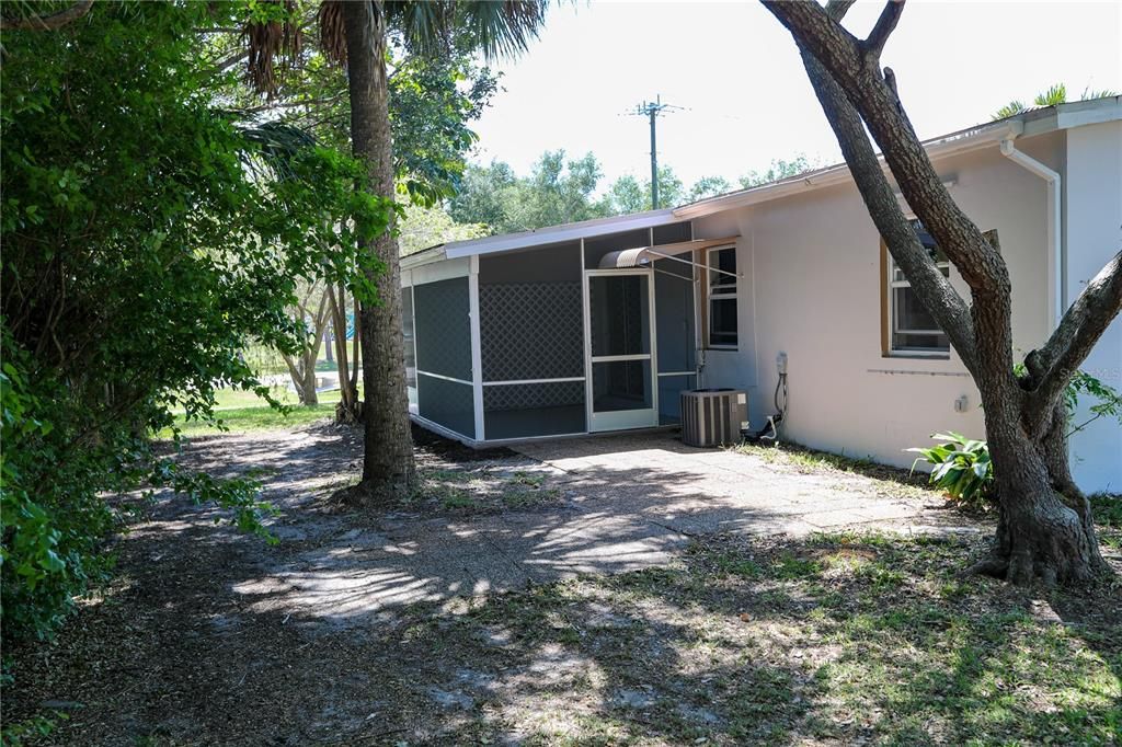 Recently Sold: $150,000 (2 beds, 1 baths, 897 Square Feet)