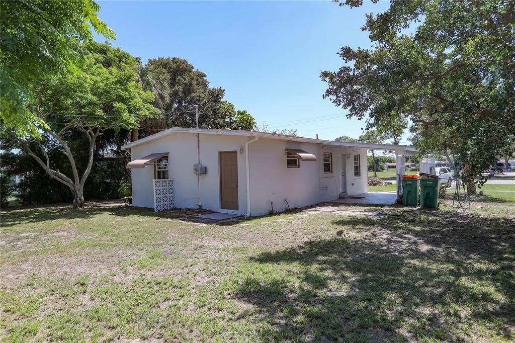 Recently Sold: $150,000 (2 beds, 1 baths, 897 Square Feet)