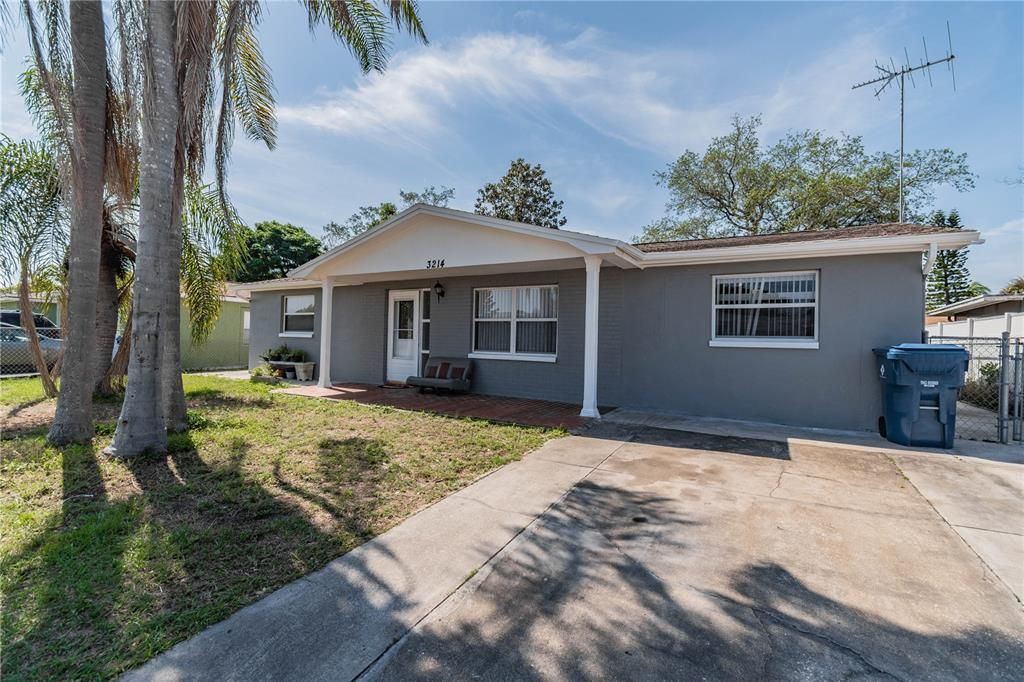 Recently Sold: $170,000 (3 beds, 2 baths, 1292 Square Feet)
