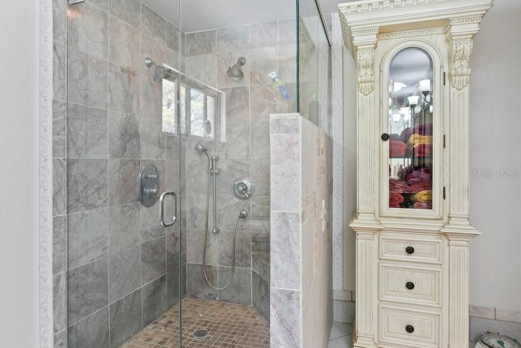 最近售出: $585,000 (2 贝兹, 2 浴室, 2215 平方英尺)