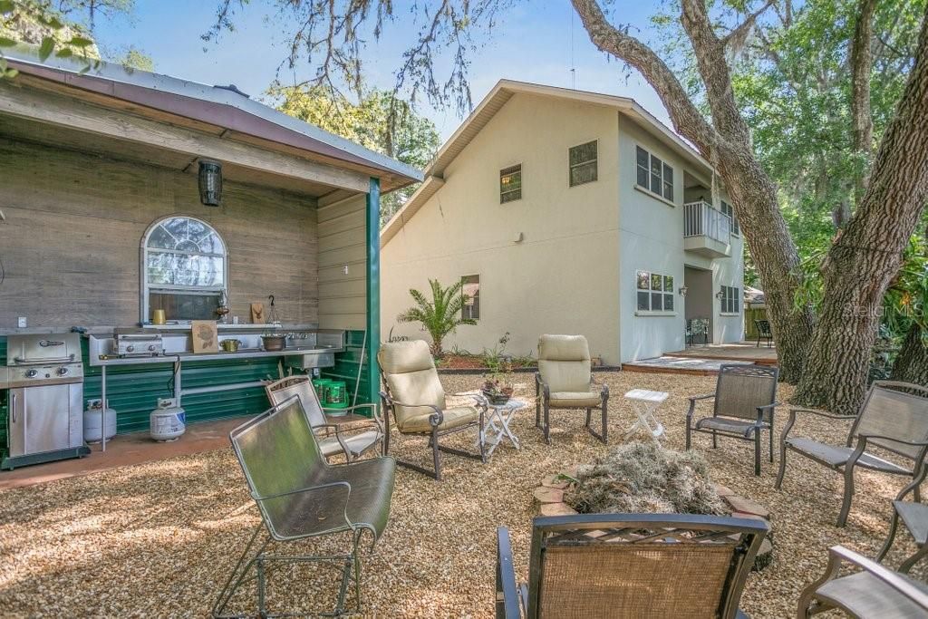 Recently Sold: $585,000 (2 beds, 2 baths, 2215 Square Feet)