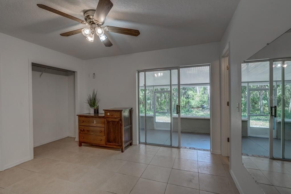Recently Sold: $349,000 (3 beds, 2 baths, 1300 Square Feet)