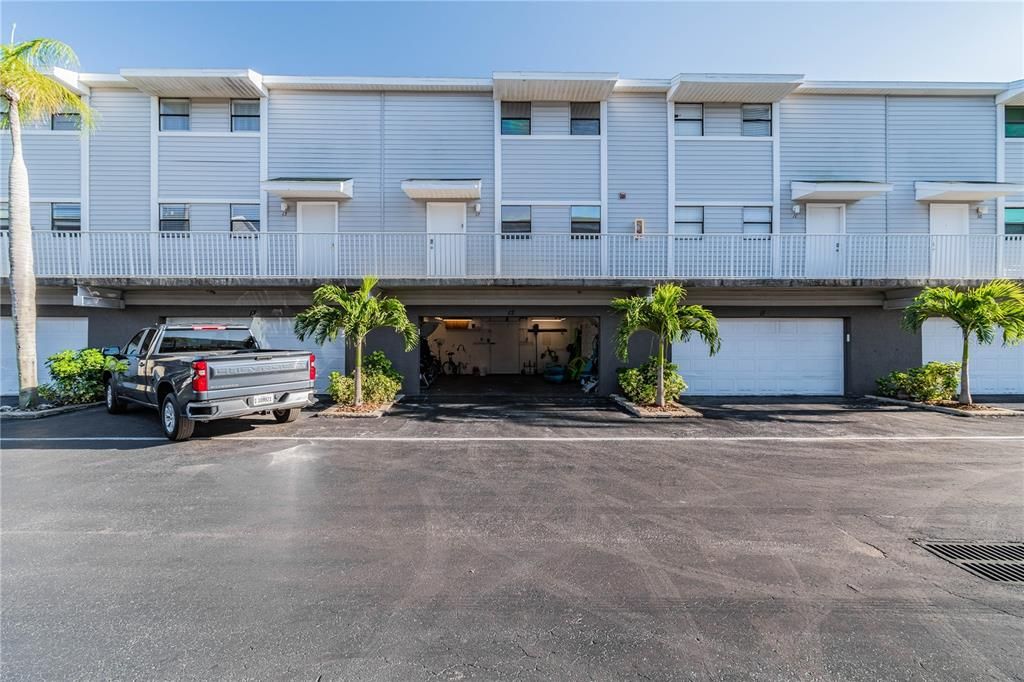 Recently Sold: $375,000 (2 beds, 2 baths, 1225 Square Feet)