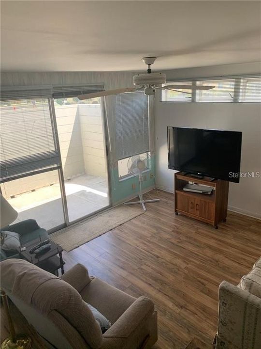 Recently Rented: $1,175 (1 beds, 1 baths, 1102 Square Feet)