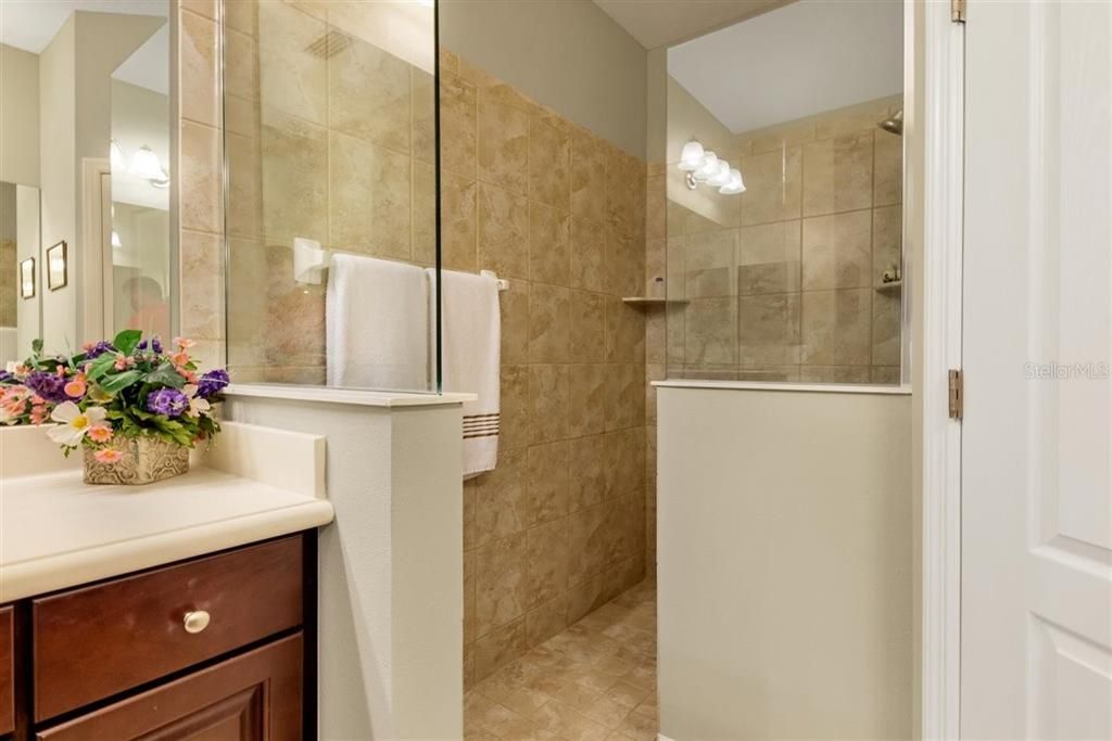 最近售出: $315,000 (2 贝兹, 2 浴室, 1556 平方英尺)