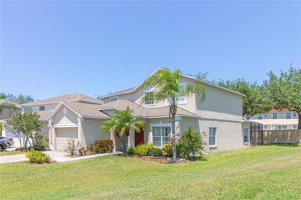 Recently Sold: $349,900 (6 beds, 3 baths, 2604 Square Feet)