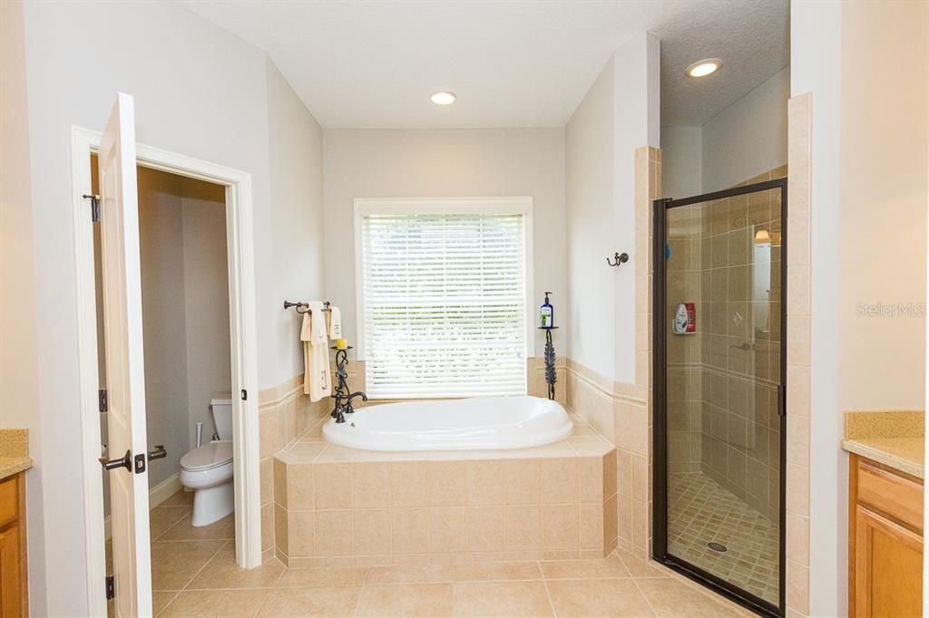 最近售出: $500,000 (4 贝兹, 2 浴室, 2542 平方英尺)