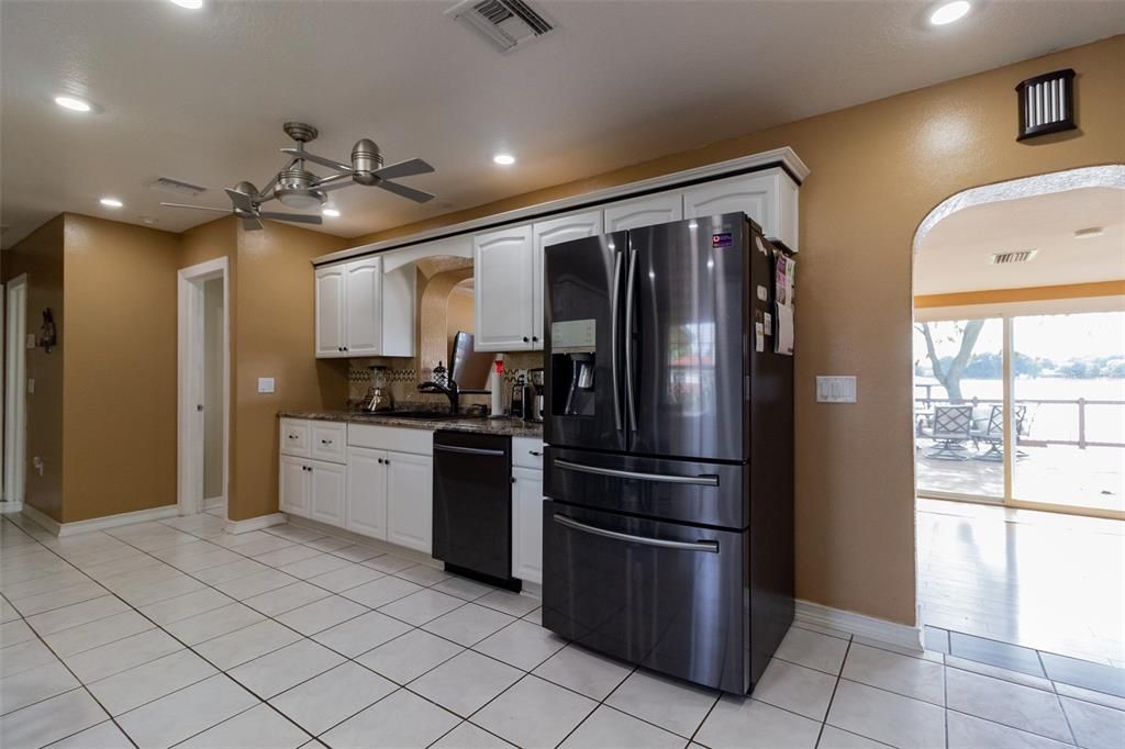 Recently Sold: $345,000 (3 beds, 3 baths, 1817 Square Feet)