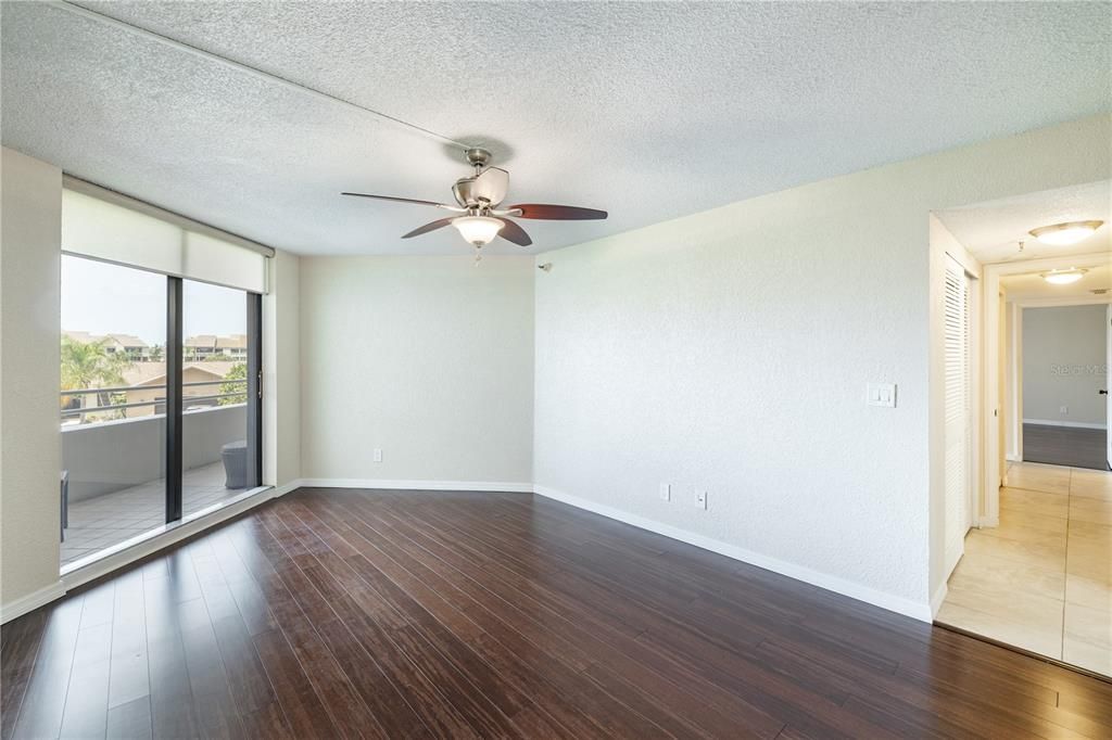 Recently Rented: $2,600 (2 beds, 2 baths, 1476 Square Feet)