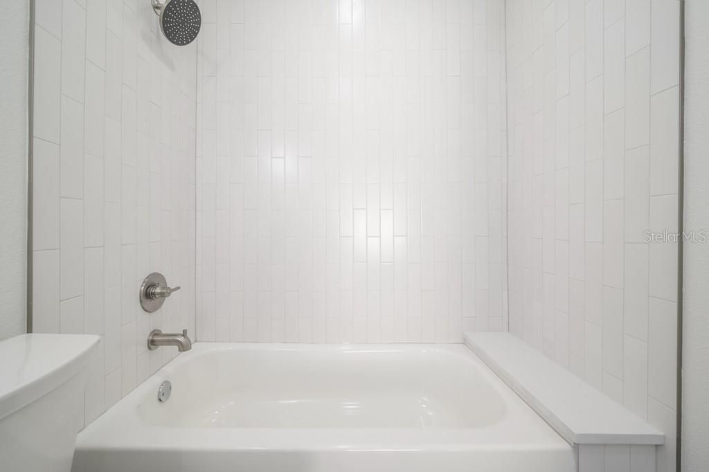 Недавно продано: $335,000 (4 спален, 3 ванн, 1530 Квадратных фут)