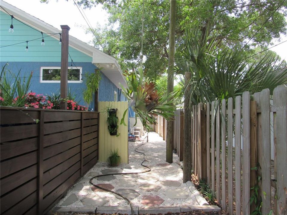 Recently Sold: $599,000 (3 beds, 2 baths, 1344 Square Feet)