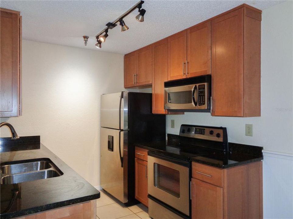 Recently Rented: $1,300 (1 beds, 1 baths, 742 Square Feet)