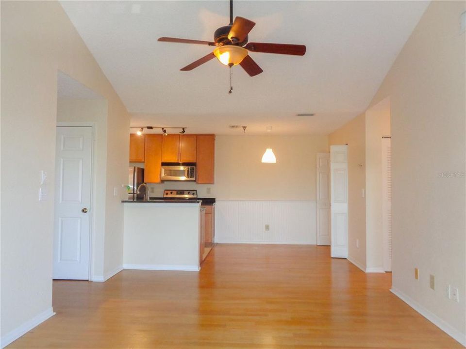 Recently Rented: $1,300 (1 beds, 1 baths, 742 Square Feet)