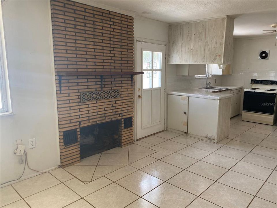 Vendido Recientemente: $78,000 (2 camas, 1 baños, 780 Pies cuadrados)