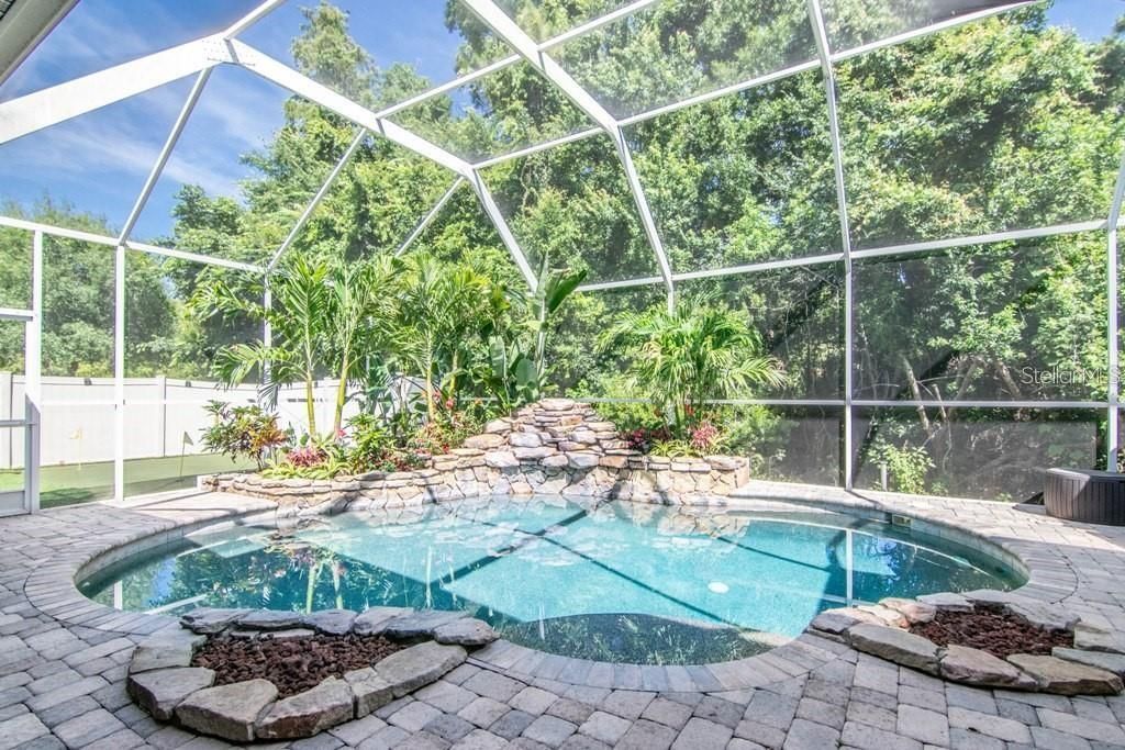Recently Sold: $650,000 (4 beds, 2 baths, 2877 Square Feet)