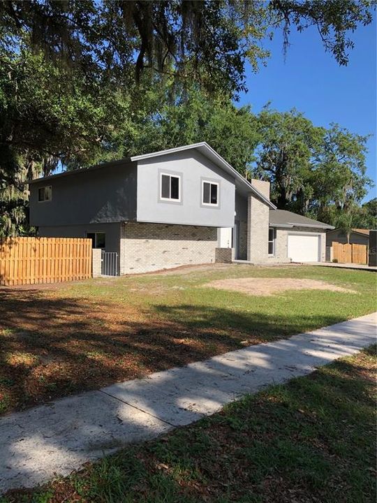 Recently Sold: $350,000 (4 beds, 3 baths, 2084 Square Feet)