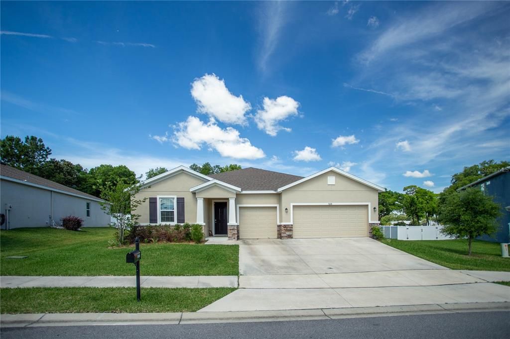 Recently Sold: $349,900 (4 beds, 3 baths, 2834 Square Feet)