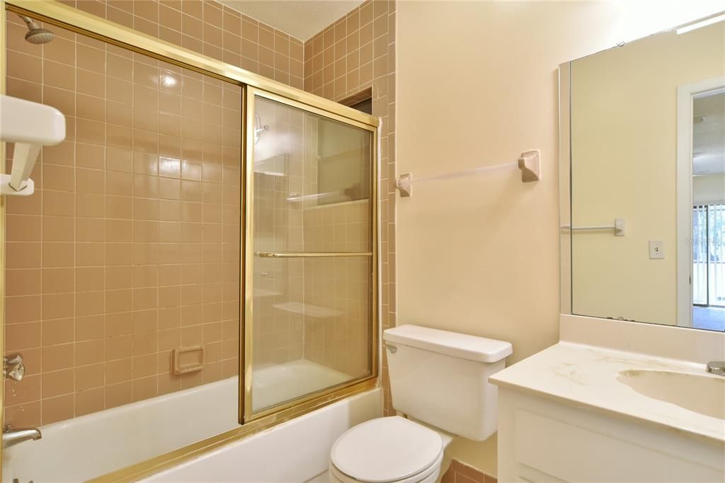 最近售出: $99,900 (2 贝兹, 2 浴室, 1036 平方英尺)