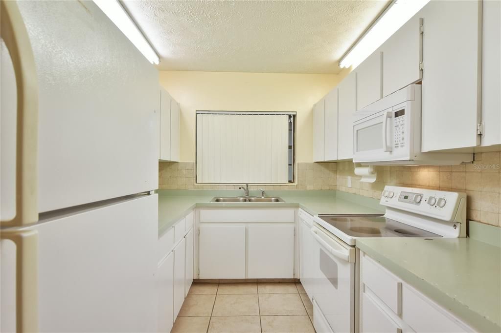 Recently Sold: $99,900 (2 beds, 2 baths, 1036 Square Feet)