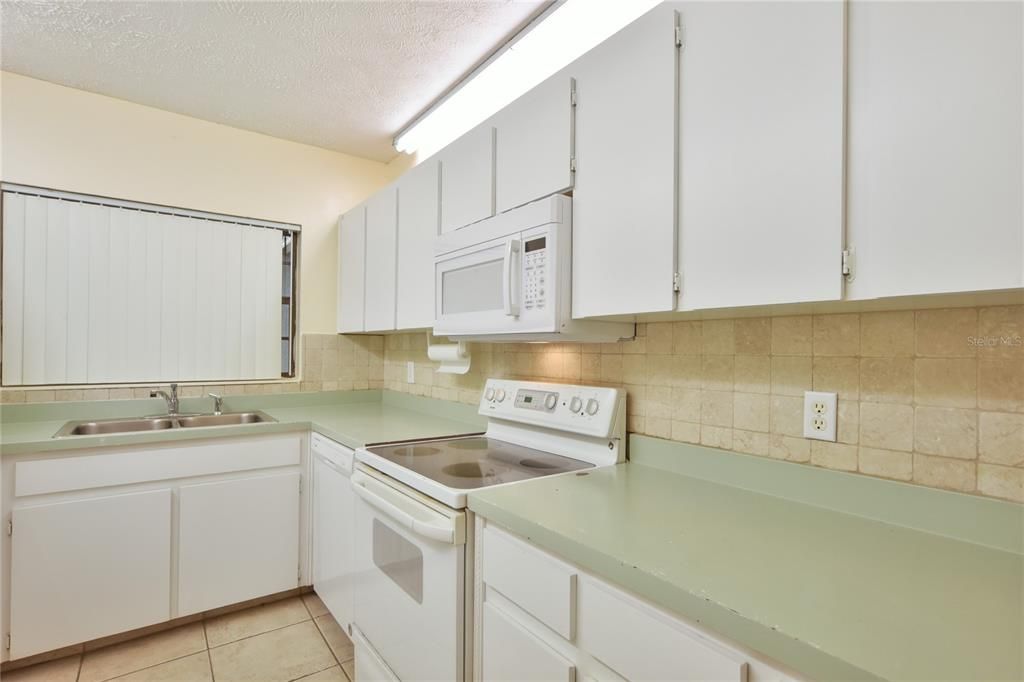 Recently Sold: $99,900 (2 beds, 2 baths, 1036 Square Feet)