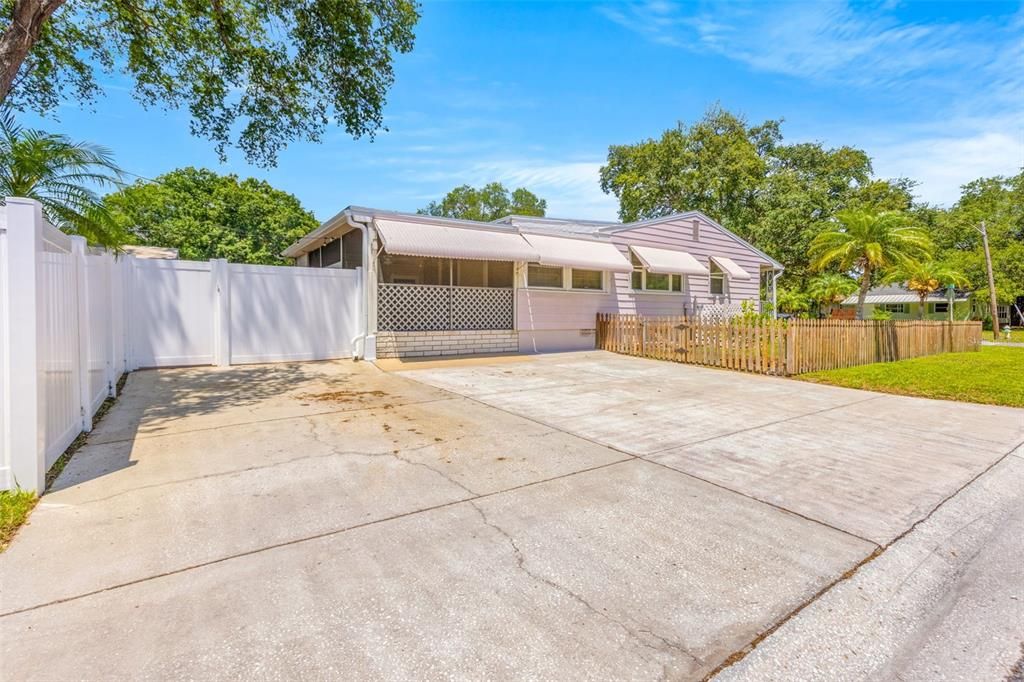 Recently Sold: $285,000 (2 beds, 2 baths, 1017 Square Feet)
