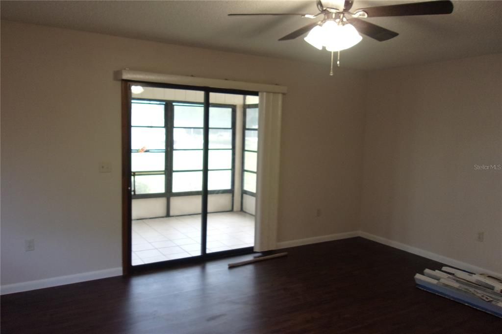 Recently Rented: $950 (2 beds, 1 baths, 864 Square Feet)