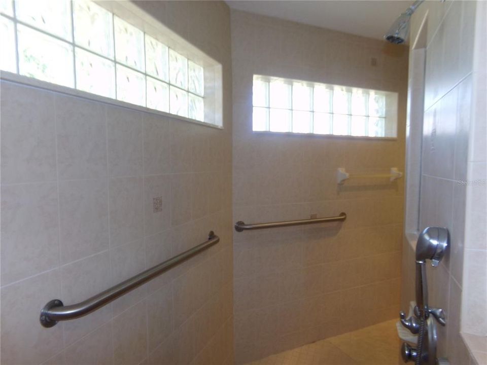 最近售出: $450,000 (3 贝兹, 2 浴室, 1960 平方英尺)