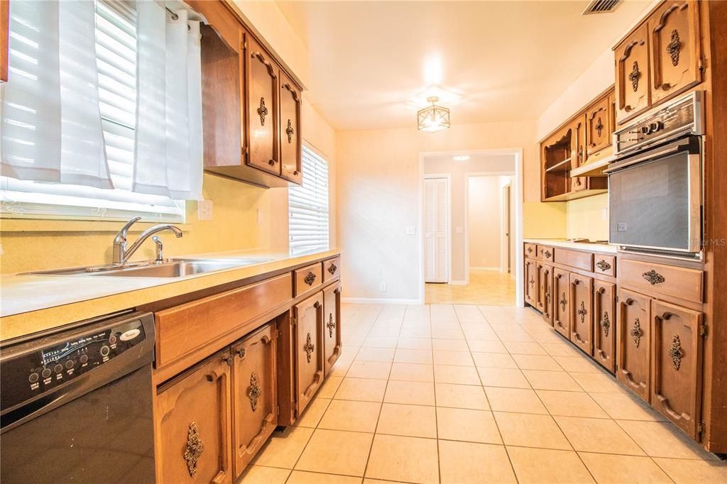 Recently Sold: $259,000 (3 beds, 2 baths, 1699 Square Feet)