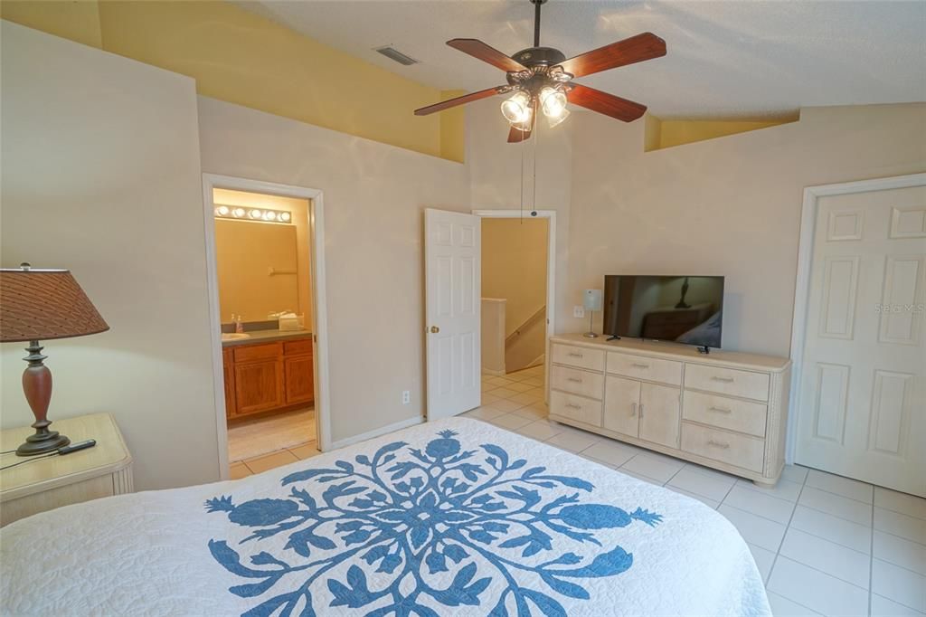 Recently Rented: $1,950 (3 beds, 2 baths, 1453 Square Feet)