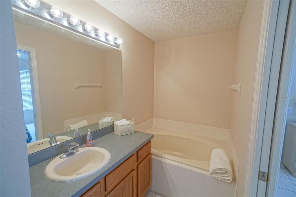 最近租的: $1,950 (3 贝兹, 2 浴室, 1453 平方英尺)