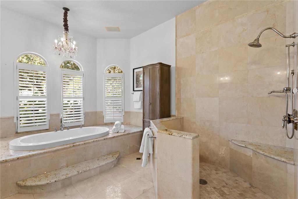 Недавно продано: $1,750,000 (5 спален, 4 ванн, 6100 Квадратных фут)