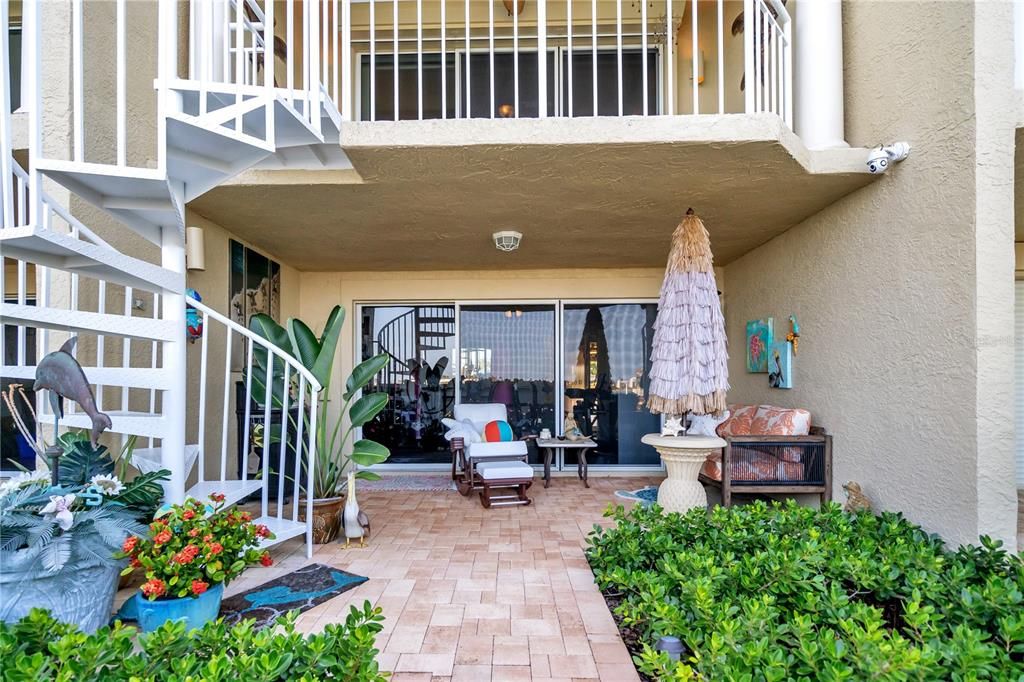 Recently Sold: $989,000 (3 beds, 3 baths, 2068 Square Feet)