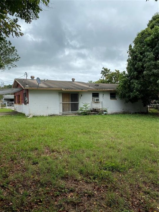 Recently Sold: $100,000 (3 beds, 1 baths, 994 Square Feet)