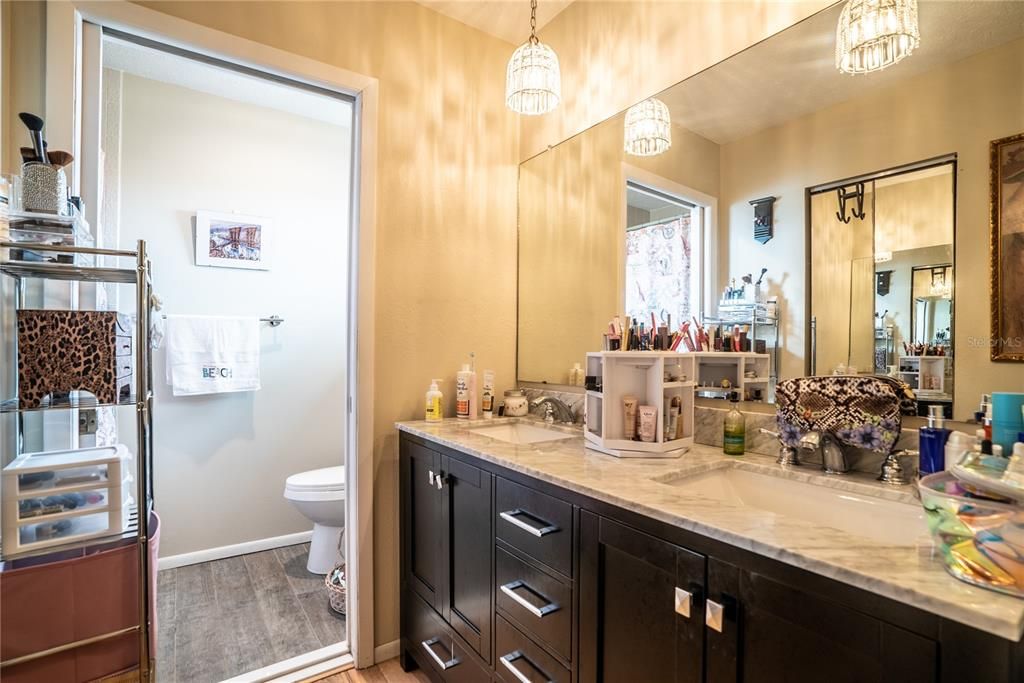 Recently Sold: $700,000 (2 beds, 3 baths, 1664 Square Feet)