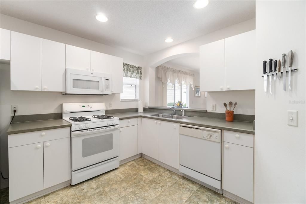 Recently Sold: $227,900 (2 beds, 2 baths, 1153 Square Feet)