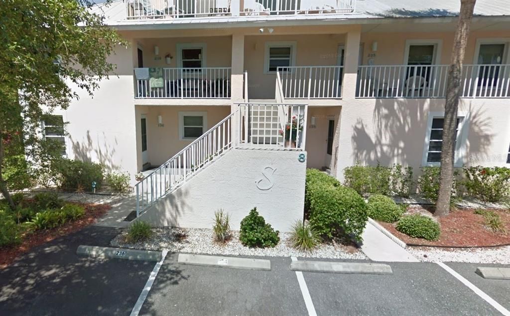 Recently Sold: $155,000 (1 beds, 1 baths, 993 Square Feet)