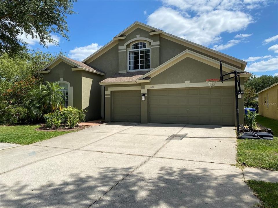 Recently Sold: $460,000 (5 beds, 3 baths, 2752 Square Feet)