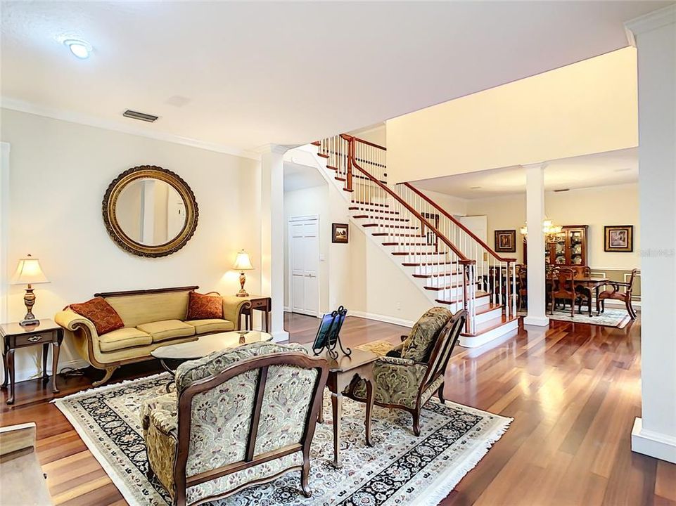 FOYER / FORMAL LIVING ROOM