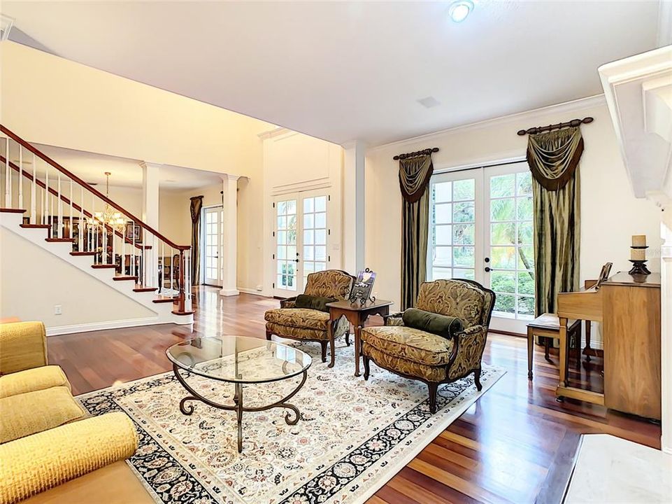 FOYER / FORMAL LIVING ROOM