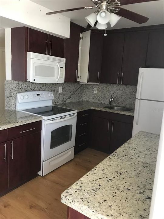 Recently Sold: $215,000 (2 beds, 2 baths, 1083 Square Feet)