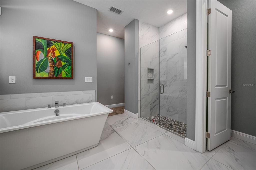 最近售出: $700,000 (4 贝兹, 3 浴室, 2776 平方英尺)
