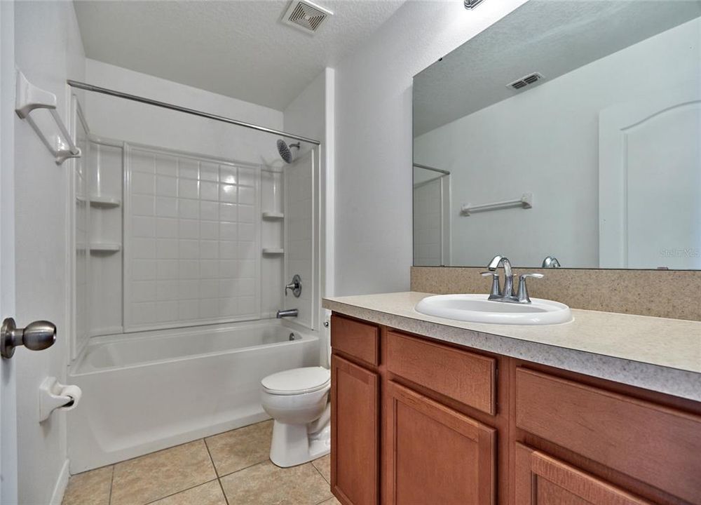 最近售出: $265,000 (3 贝兹, 2 浴室, 1621 平方英尺)