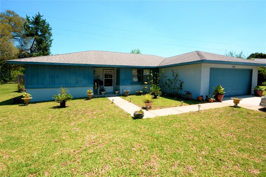 Recently Sold: $325,000 (3 beds, 2 baths, 1715 Square Feet)